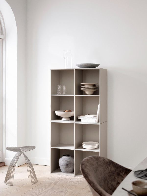 Como wall system, light grey lacquered