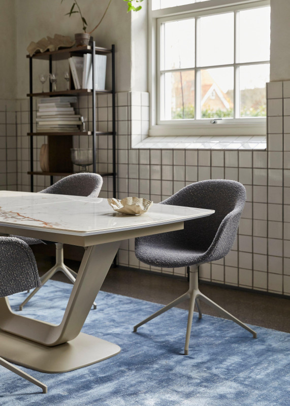 Alicante extendable dining table, white lacquered