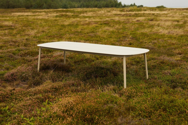 Cancún dining table, light grey metal
