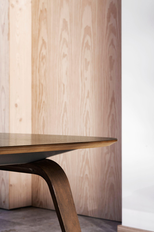 Hauge dining table, brown/black wood