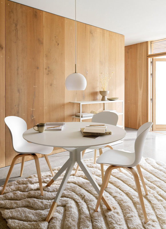 Billund round dining table, white lacquered