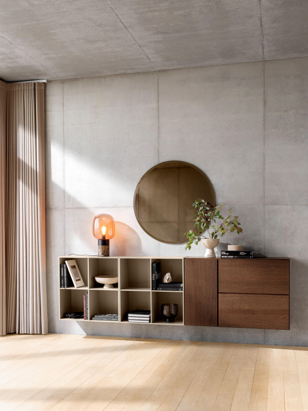 Como wall system, light grey lacquered