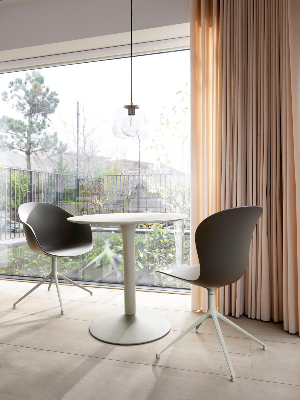 New York dining table, clear glass