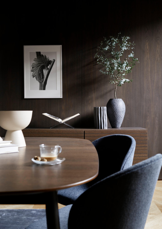 Kingston extendable dining table, white lacquered