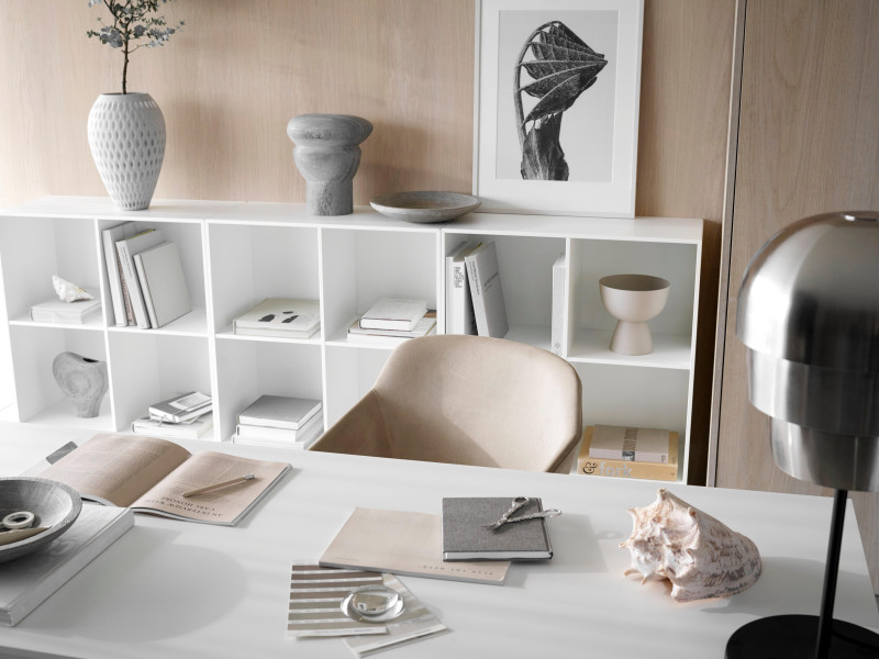 Como wall system, light grey lacquered