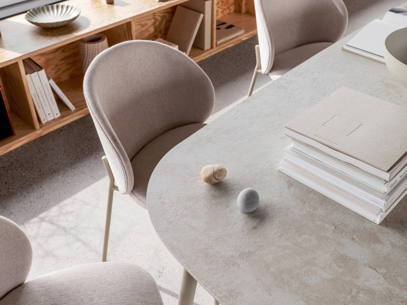 Kingston extendable dining table, white lacquered