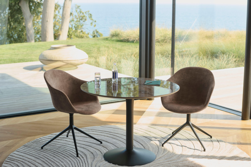 New York dining table, clear glass