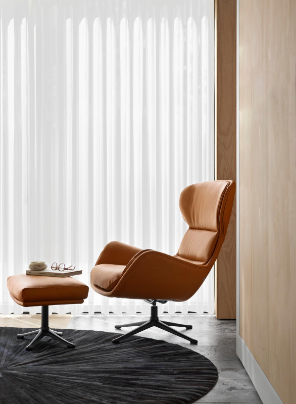 Dimas rug, light grey leather